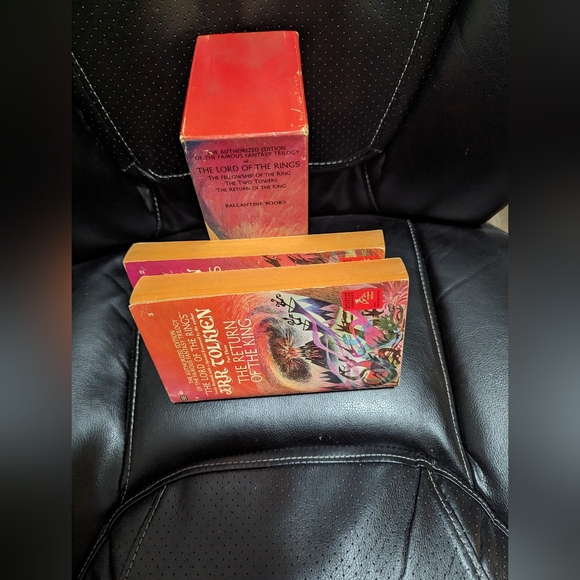 Tolkien Box Set with 2 books. The Two Towers and the return of the Kings. - Picture 8 of 11